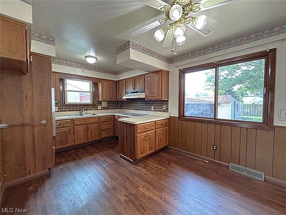 3rd image of 1174 E 344th St