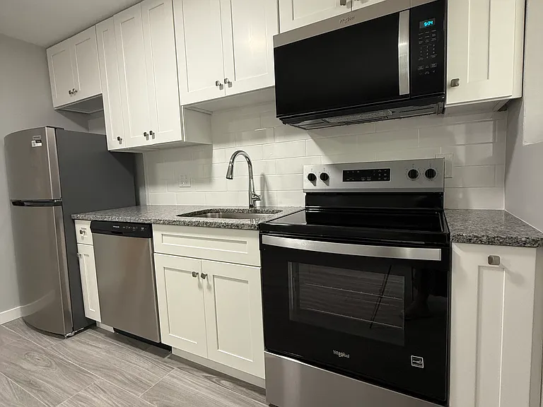 565 Hyde Park Ave #2 — Photo 17