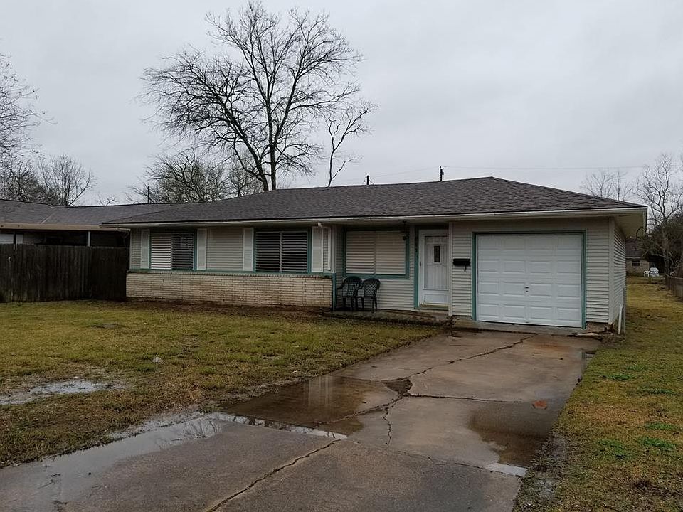 1st image of 811 Temple Dr