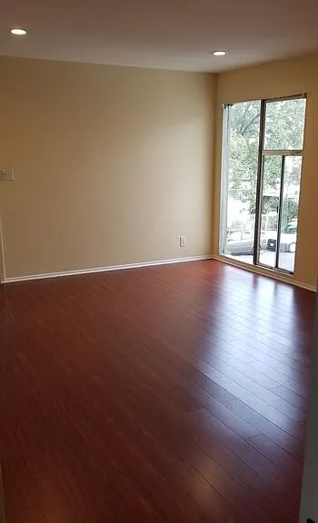 5950 Carlton Way #13 — Photo 3