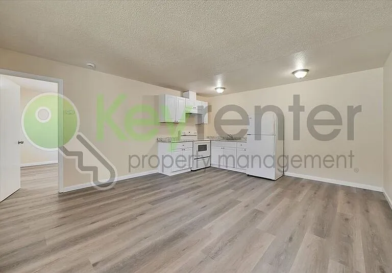 1071 Santiago Ave #6 — Photo 2