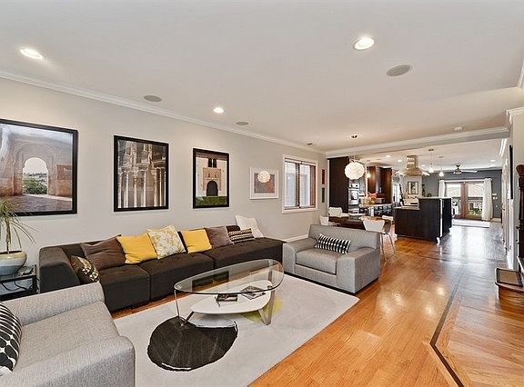 3rd image of 1743 N Artesian Ave