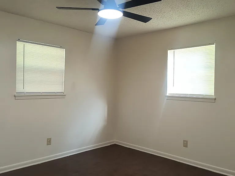 6115 Parker St — Photo 10