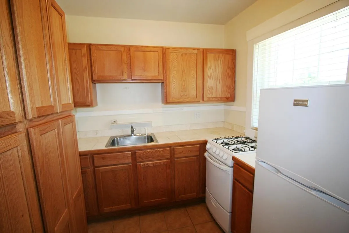 Studio, 425 sqft, $1,095 — Photo 4