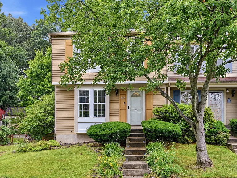 57 Shrewsbury Ct — Photo 2