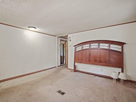 4th image of 306 Wood Hills Dr