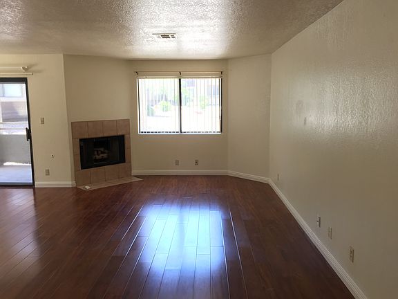 2nd image of 5034 S Rainbow Blvd Unit 105