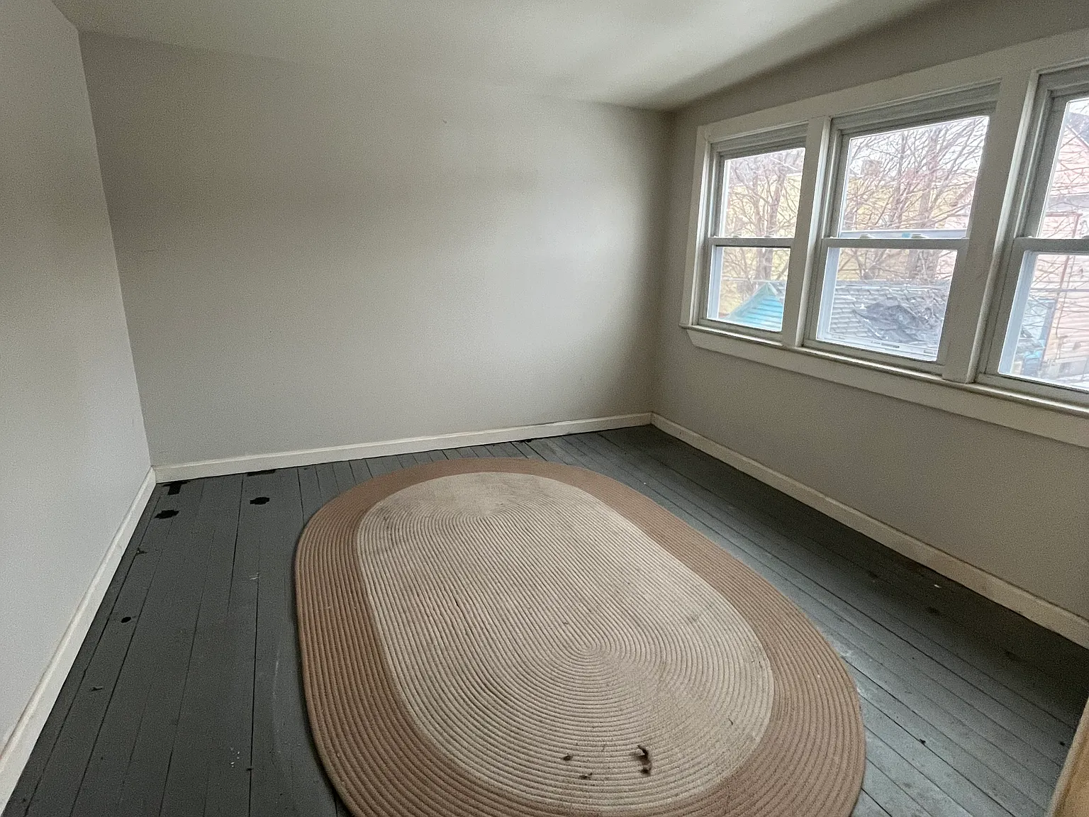 3 bed, 1000 sqft, $1,300 — Photo 3