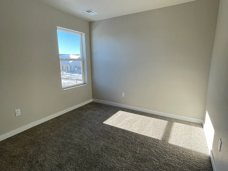 922 Colorado River Ave — Photo 7