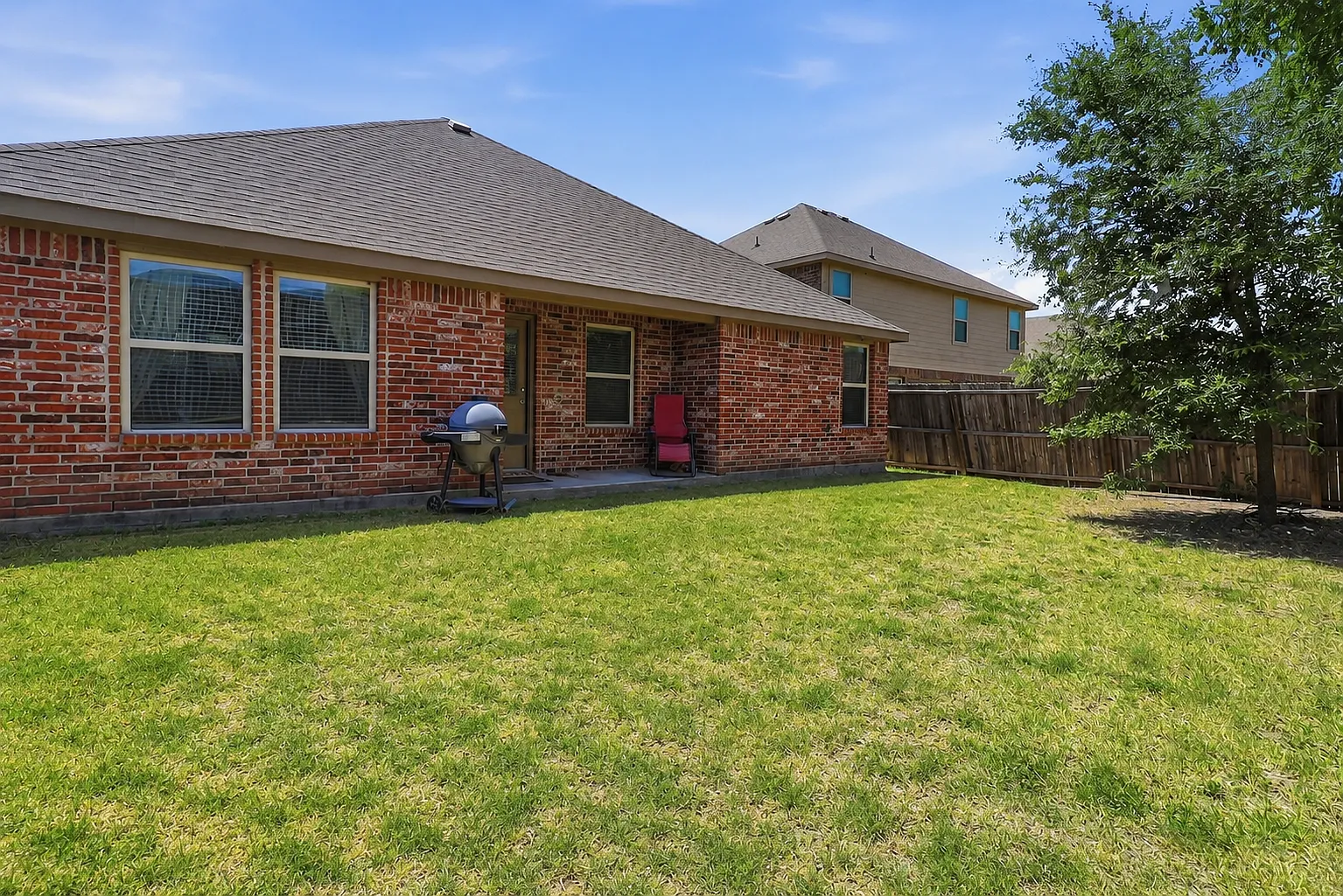 4 bed, 1894 sqft, $2,200 — Photo 3