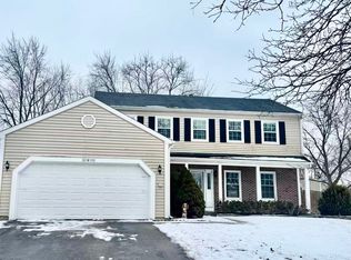 30W011 Kensington Dr, Warrenville, IL 60555