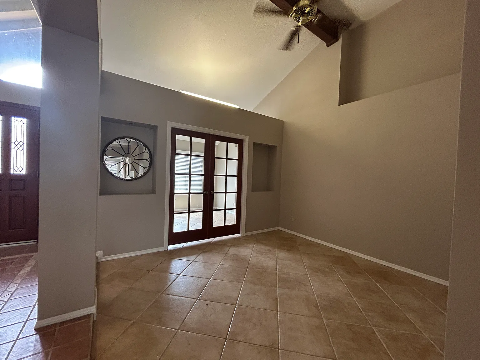 3 bed, 1897 sqft, $2,900 — Photo 2