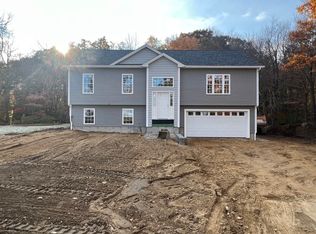 587 Pleasant St, Barre, MA 01005