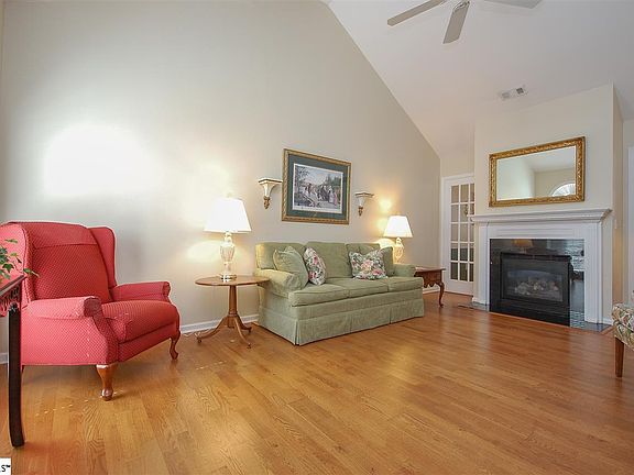 4th image of 647 Ivybrooke Ave