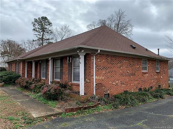 3rd image of 7336 Meadowdale Ln