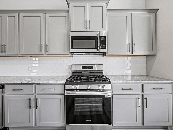 4th image of 14 Keystone Ct