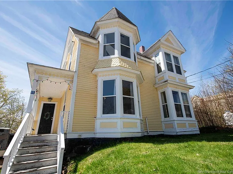 15 Allison Ave — Photo 2