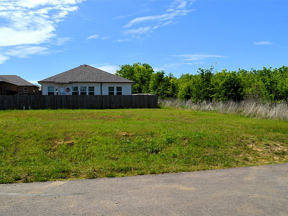 4th image of 311 Rike Rd