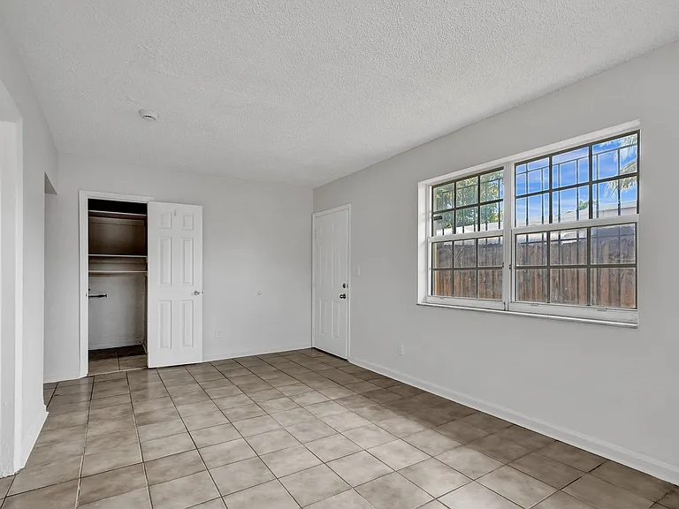 2525 Superior St — Photo 16