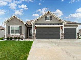 228 SW Davenport Dr, Blue Springs, MO 64014
