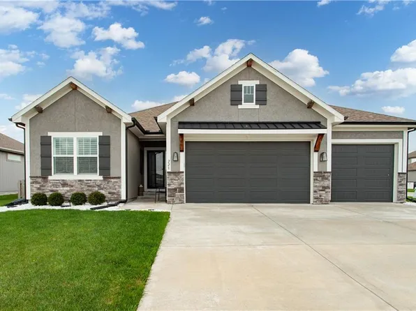 228 SW Davenport Dr, Blue Springs, MO 64014