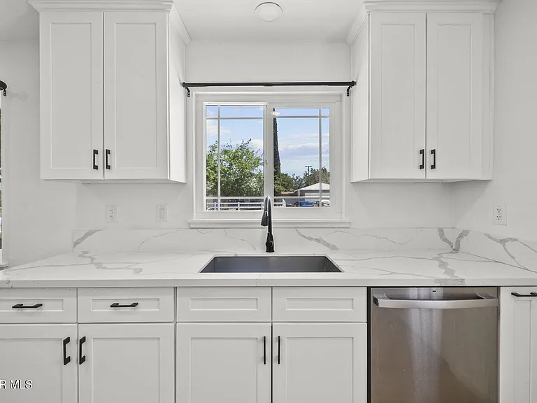 1135 W Pillsbury St #1135 — Photo 6