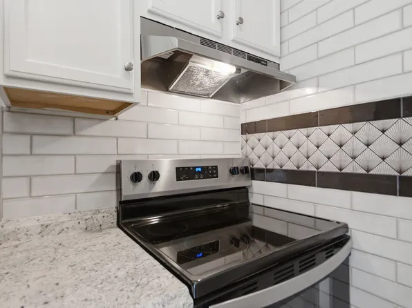 112 Redwood Rd, Columbia, MO 65203
