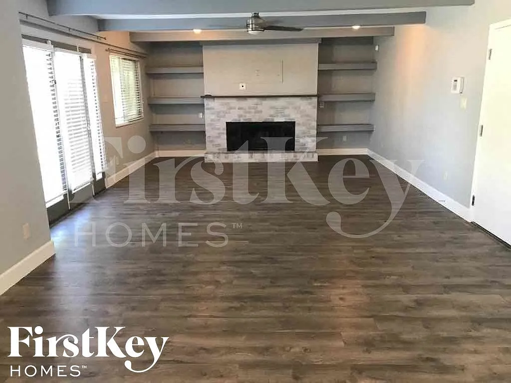 4 bed, 2.0 bath, 1820 sqft, $2,780 — Photo 4