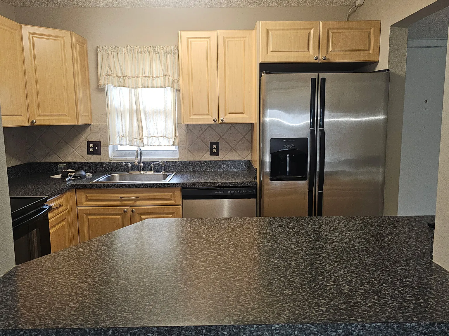 2 bed, 1115 sqft, $2,300 — Photo 3