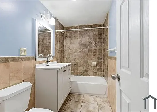 20 Leslie St #3 — Photo 5