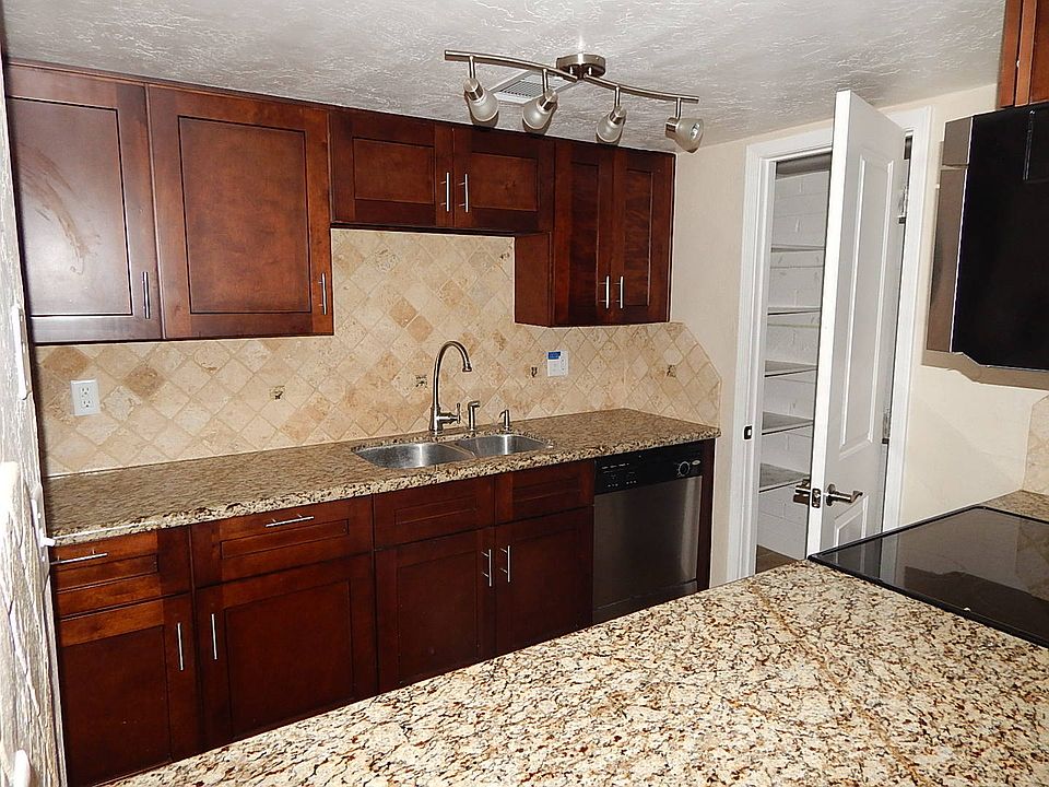 1st image of 1022 E Diamond Dr