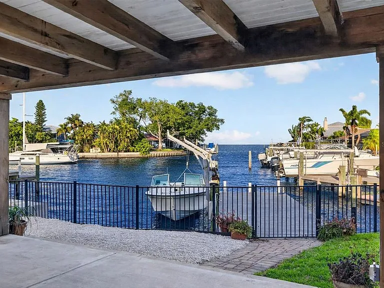 4200 Beach Dr SE — Photo 14