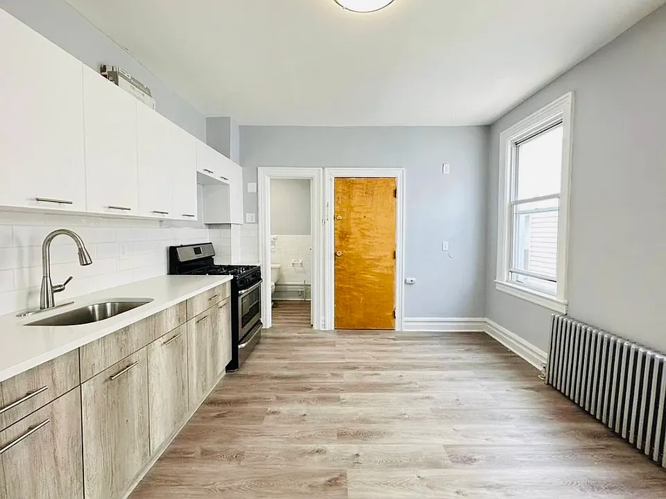 289 Cator Ave #4A
