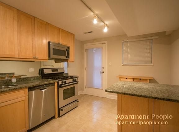 2nd image of 954 W Cuyler Ave APT G