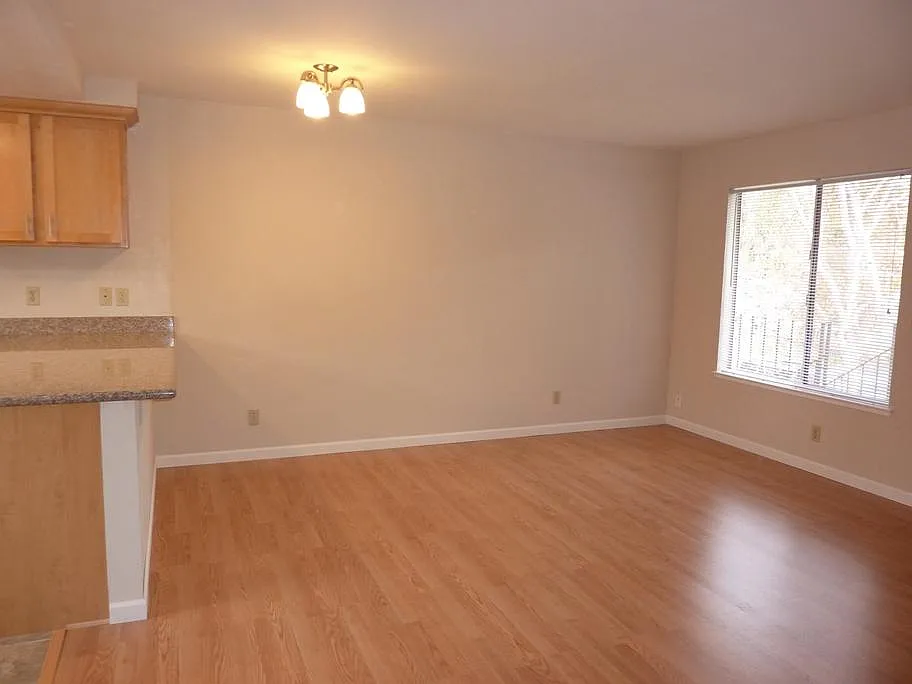 3 bed, 1056 sqft, $2,800 — Photo 4