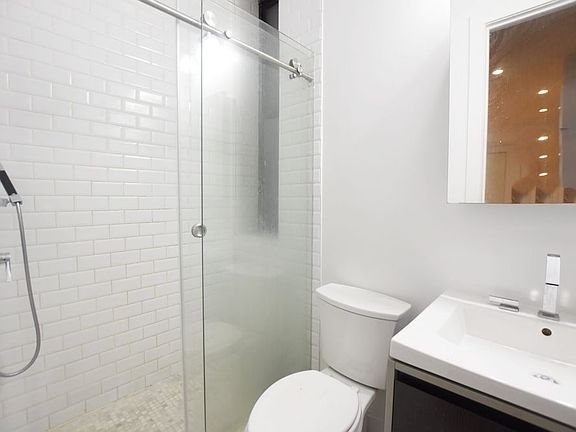 5th image of 26 Vandam St APT 1RW