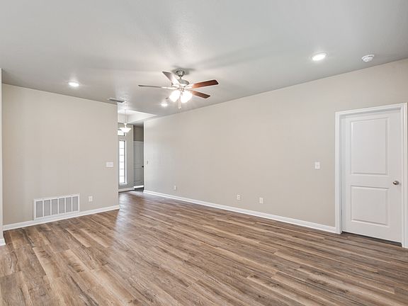 5th image of 603 Parkfield Ln