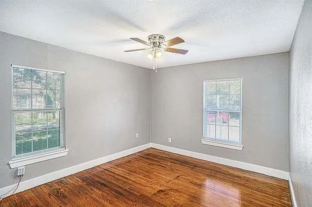 2533 Warren Ave — Photo 65