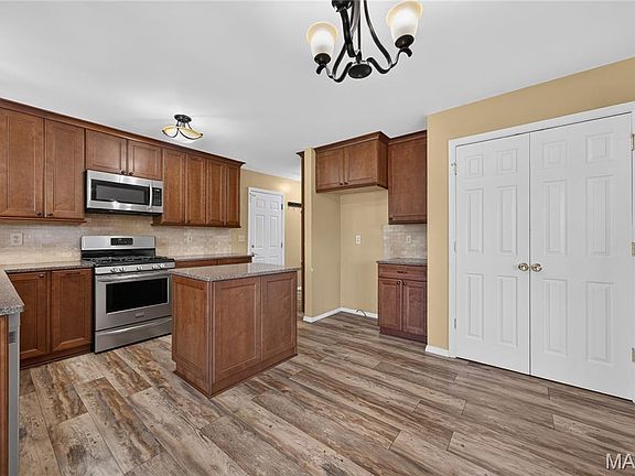5th image of 1412 Apple Valley Dr