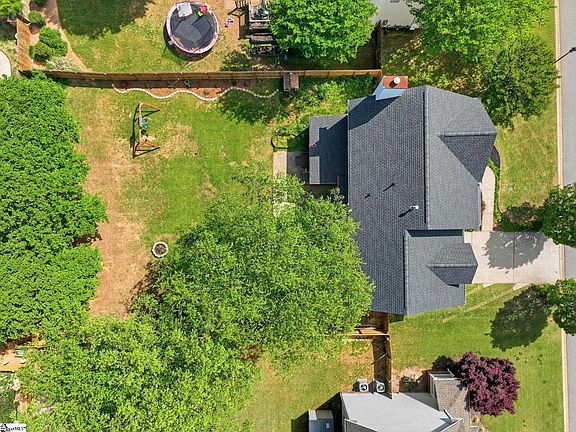 2nd image of 122 Summer Hill Rd