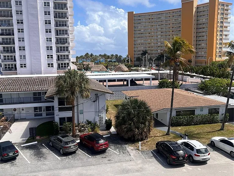 400 N Riverside Dr #410 — Photo 11