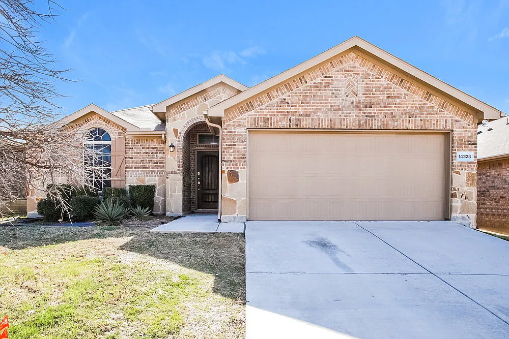 3 bed, 2.0 bath, 1680 sqft, $2,025 — Photo 1