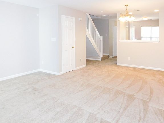 3rd image of 7542 Petrea Ln