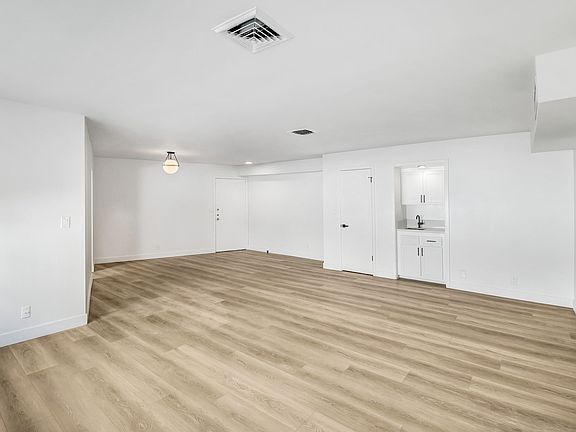 3rd image of 8430 De Longpre Ave #204