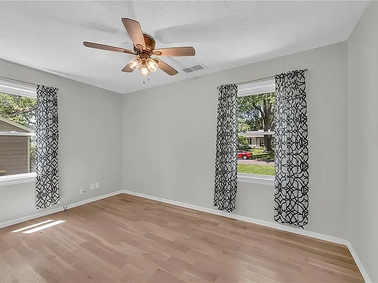 7029 Beverly St — Photo 11