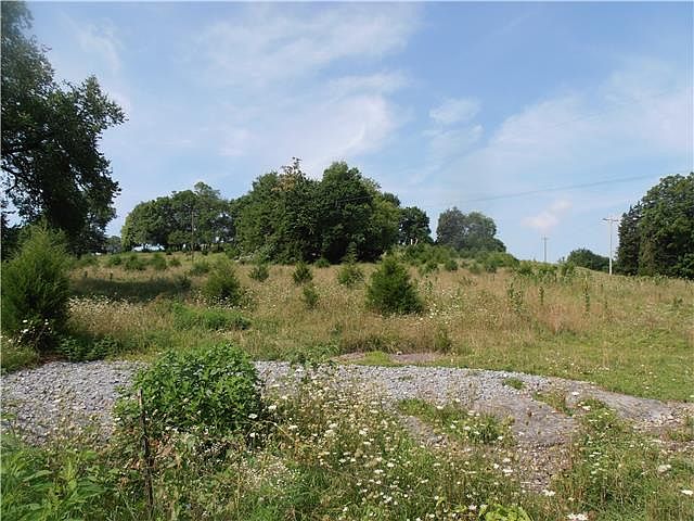 2nd image of 1 Beech Log Rd