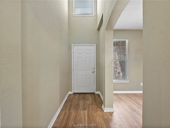 4th image of 4303 Spring Hill Dr