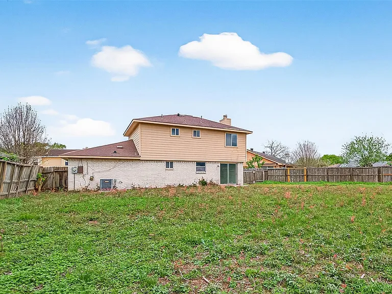 7523 La Place Dr — Photo 35
