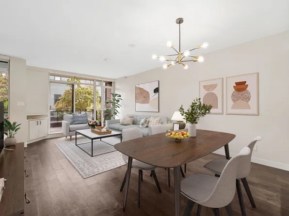 2389 Scotia St, Vancouver, BC V5T 0B2
