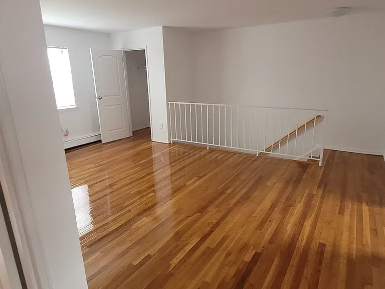 586 Main St — Photo 20